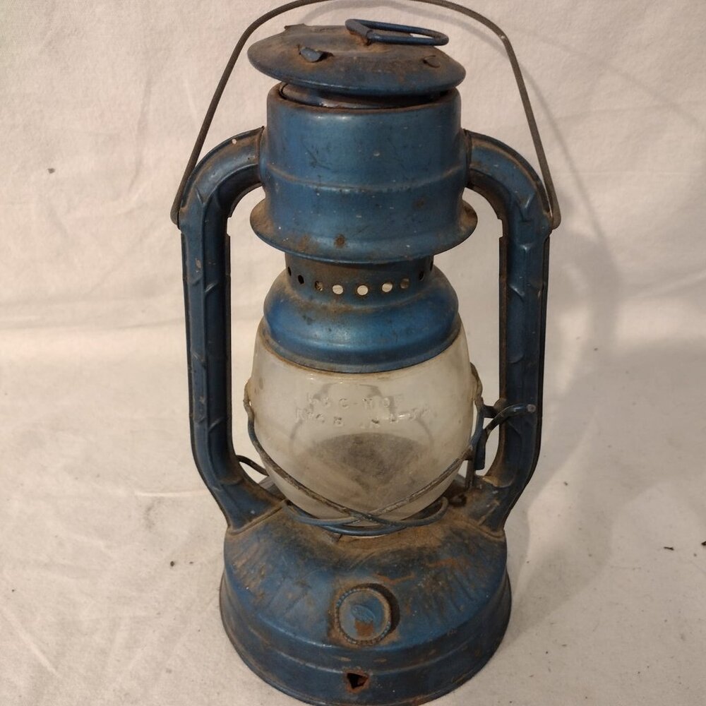 Vintage Blue LITTLE WIZARD DIETZ Kerosene Lantern. Made in NY, USA.